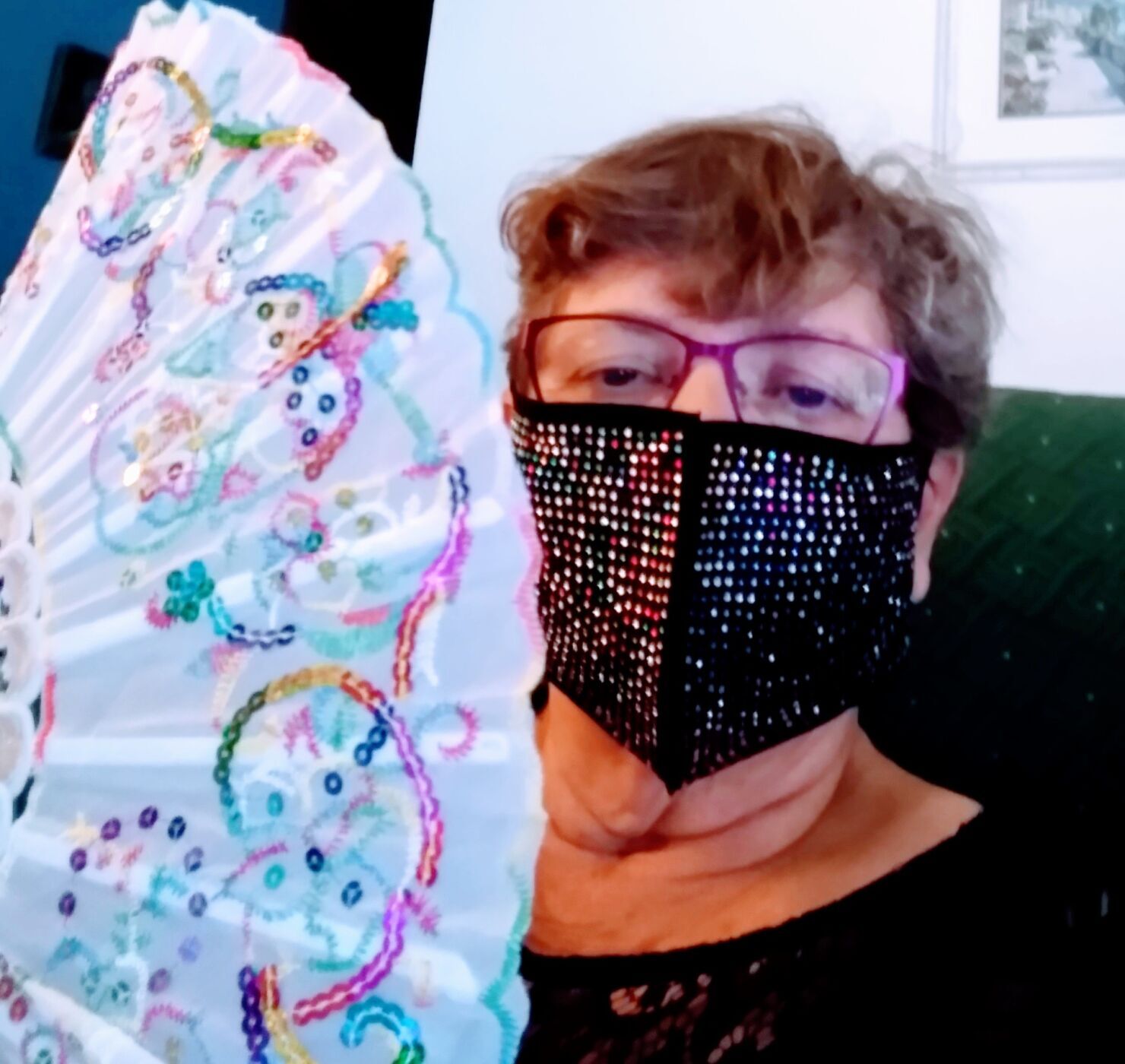 A mask with bling